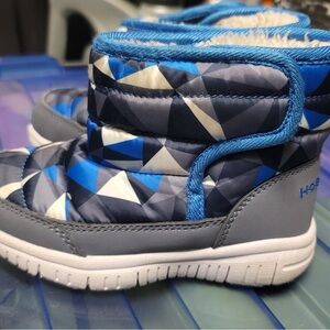 Boy snow boots size 10